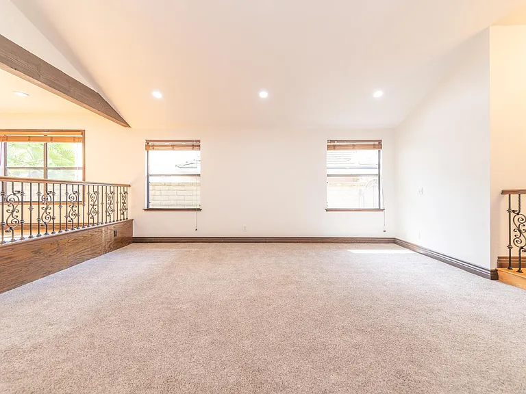 24692 Kings Rd — Photo 10