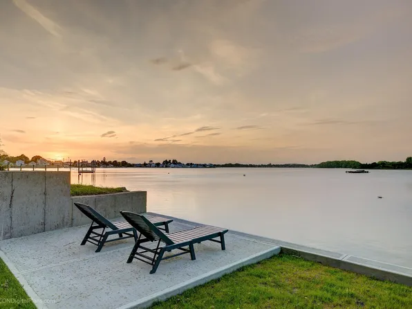 628 Park Ave #1, Portsmouth, RI 02871