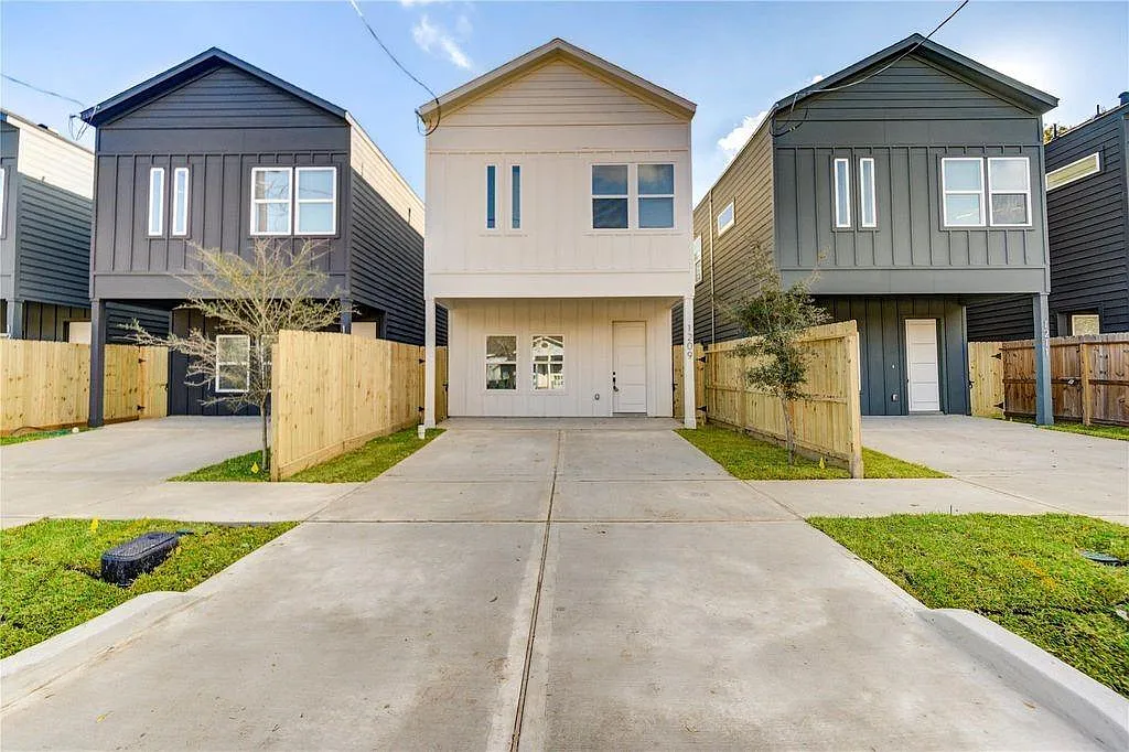 3 bed, 2.5 bath, 1596 sqft, $2,050 — Photo 2