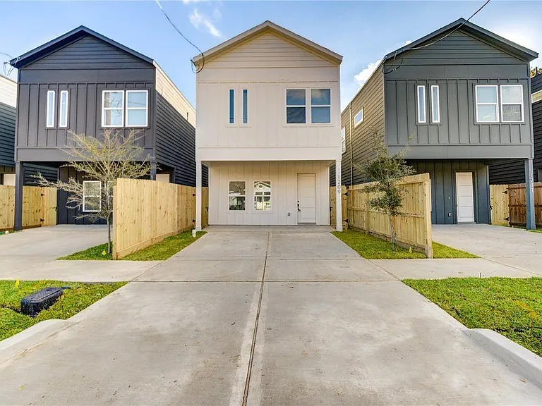 1217 Dewalt St — Photo 2