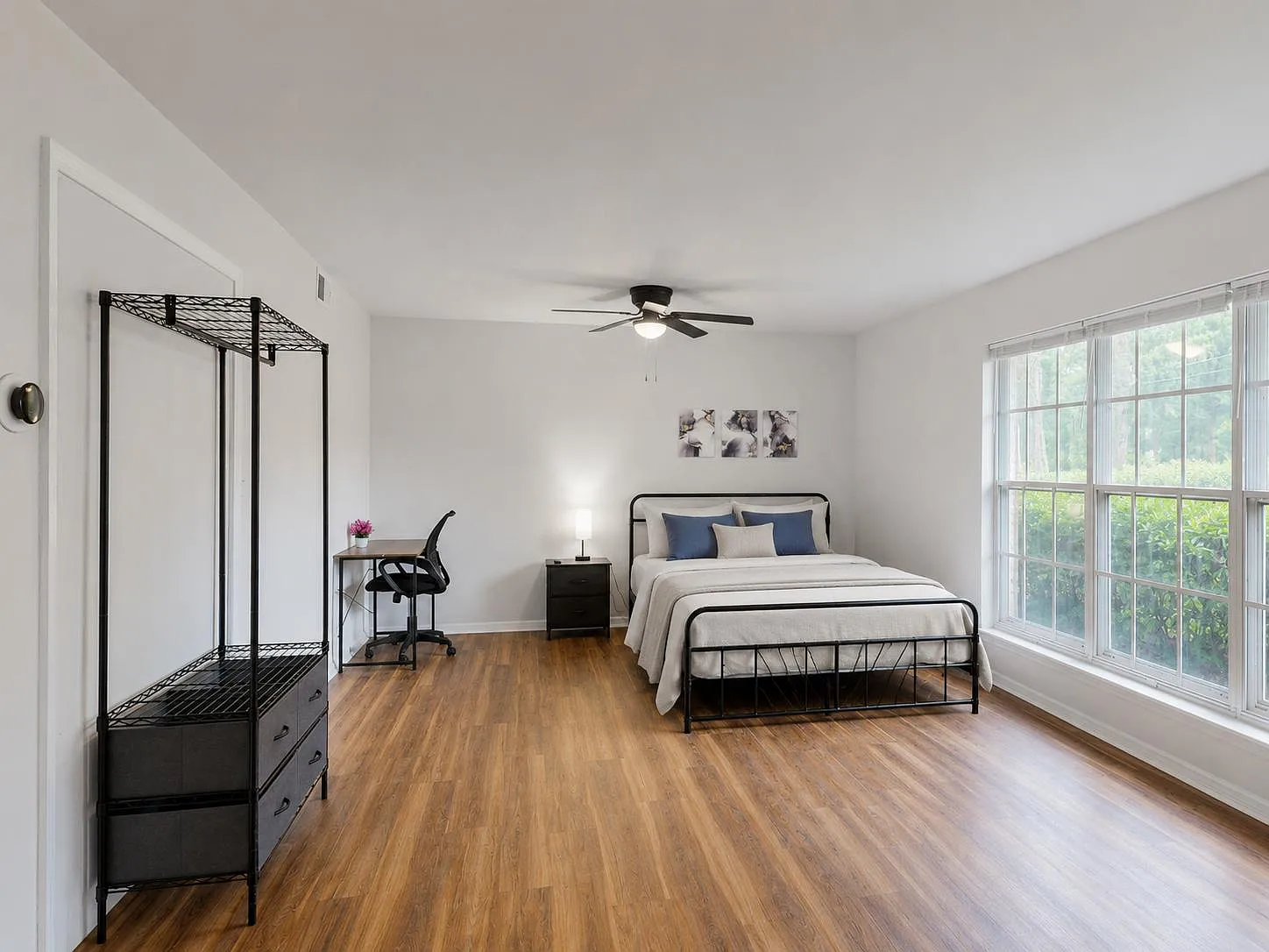 4 bed, 3.0 bath, 2924 sqft, $1,070 — Photo 1