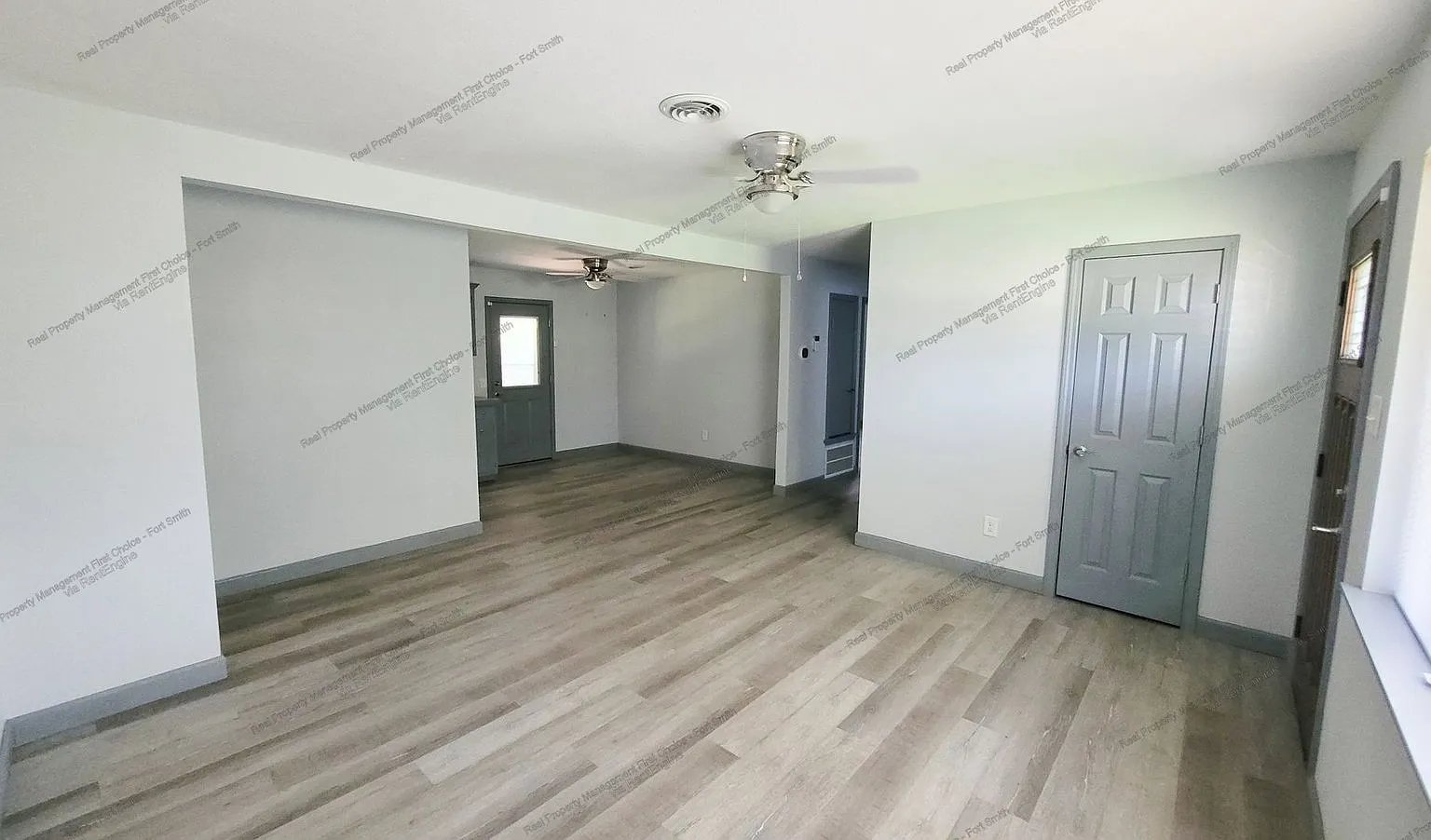 2 bed, 1.0 bath, 1009 sqft, $1,075 — Photo 2