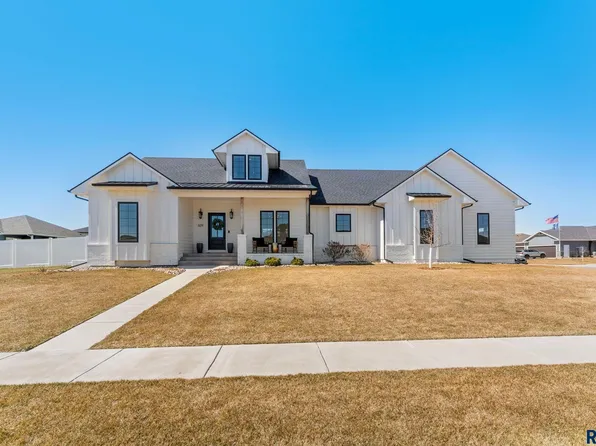 609 N Willow Creek Ave, Sioux Falls, SD 57110
