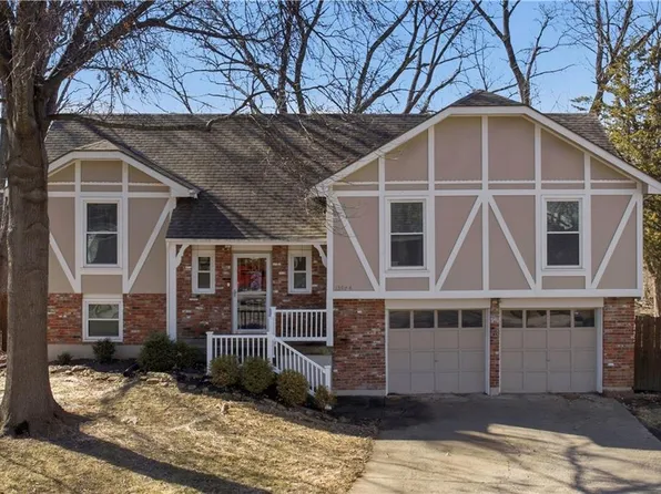 13924 S Brookwood Ct, Olathe, KS 66062
