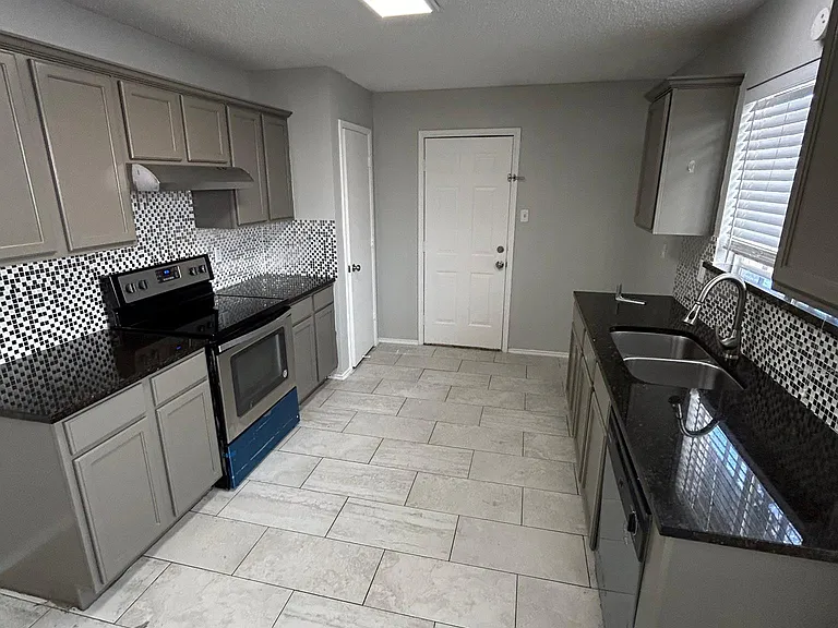 2315 Summit Ln — Photo 6