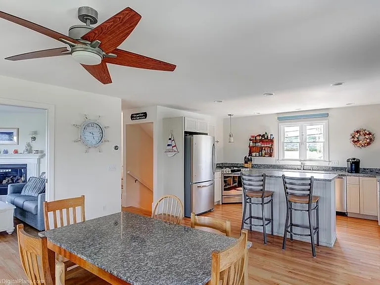 1316 Anthony Rd — Photo 2
