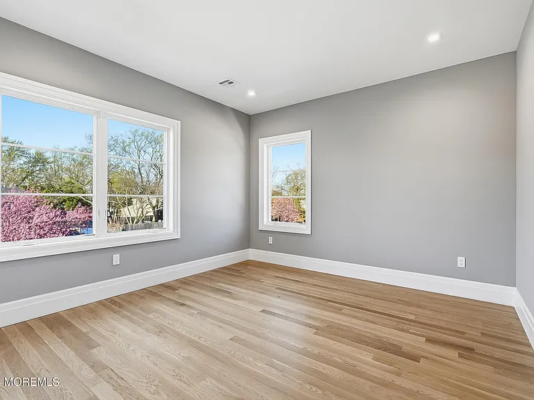 84 Cooper Ave — Photo 33