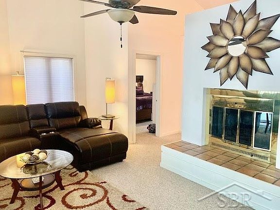 3rd image of 303 Mayflower Dr
