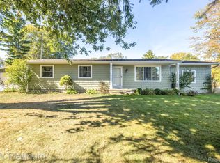6481 Lakeshore Rd, Lakeport, MI 48059