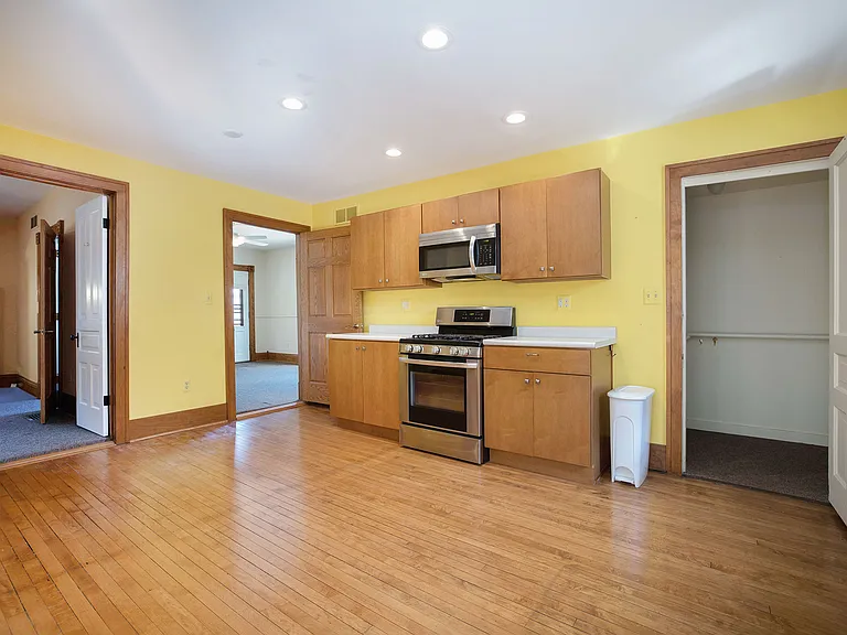 529 S Ashley St — Photo 6