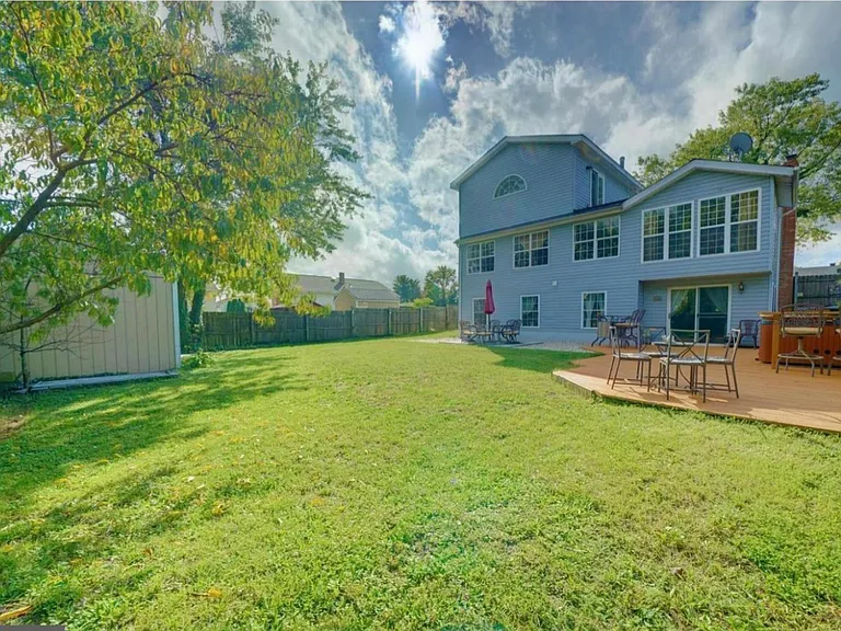 7513 Saffron Ct — Photo 32