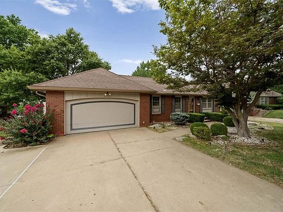 3rd image of 3826 S Summit Ridge Dr