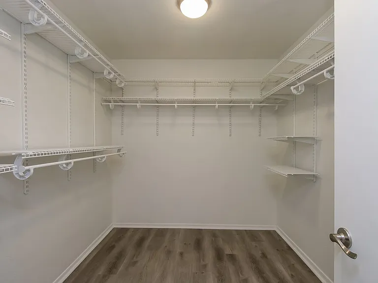 491 E Christopher St — Photo 11