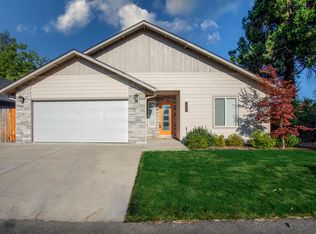 224 Lexis Ln, Grants Pass, OR 97527