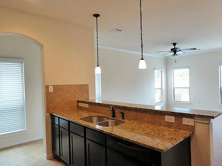 16003 Thornbill Ln — Photo 6