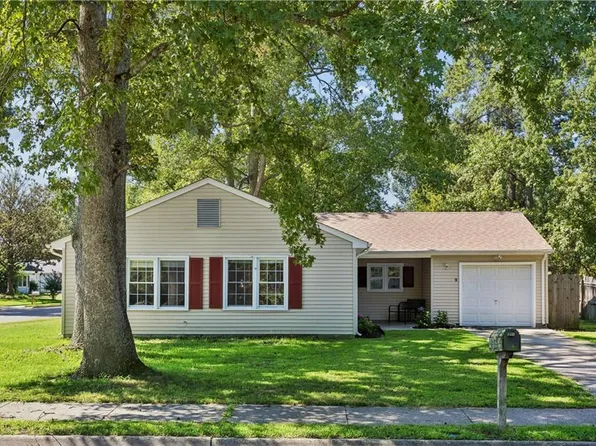 9 Westmont Dr, Hampton, VA 23666