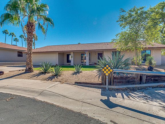 3rd image of 501 E Caribbean Ln