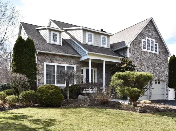 6 New Canaan Way, Norwalk, CT 06850