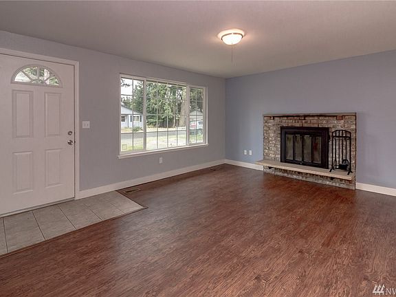 3rd image of 16818 17th Ave E