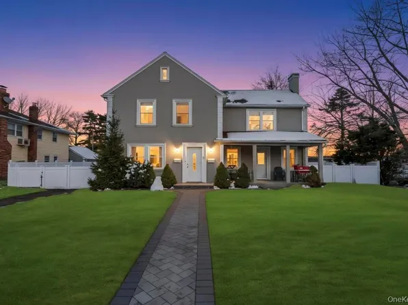 32 Longfellow Avenue, Westbury, NY 11590