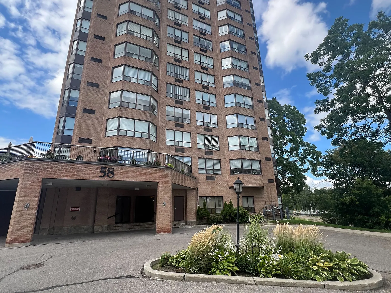 3 bed, $2,850 — Photo 2