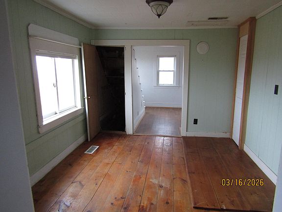 4th image of 535 Enfield Road