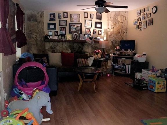 5th image of 937 Singing Pines Ln
