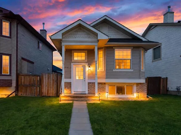 1081 SW Taradale Dr NE, Calgary, AB T3J 0A5