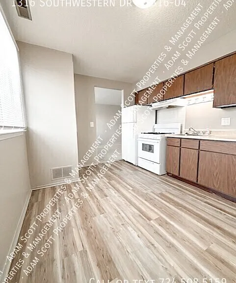 1316 Southwestern Dr #4 — Photo 1