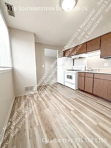 1316 Southwestern Dr Photo 1