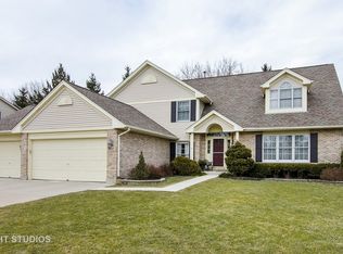 52 Crystal Ridge Dr, Crystal Lake, IL 60012