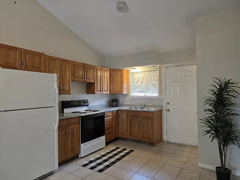 1521 W 900 S — Photo 12