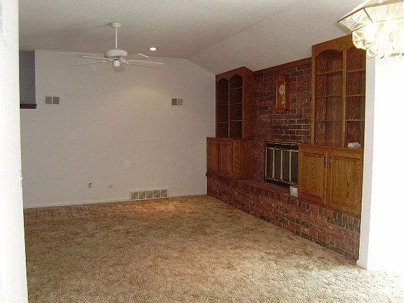 3rd image of 133 Woodbridge Ln