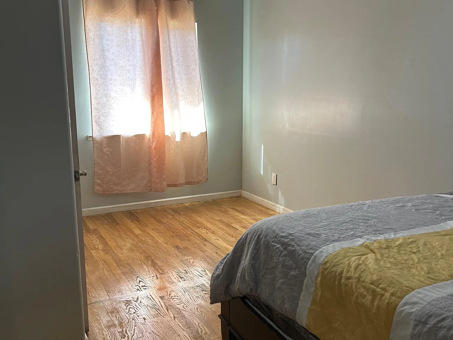 4 bed, 4.0 bath, 2800 sqft, $1,139 — Photo 2