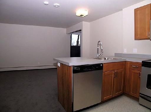 4th image of 400 Hillside Ct APT 4