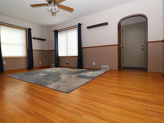 2nd image of 907 Wilson St