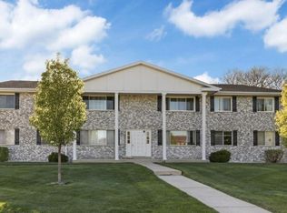 10416 W Whitnall Edge Ct APT 202, Franklin, WI 53132