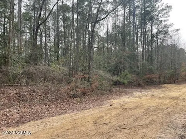 11 Oak Drive, Elizabethtown, NC 28337