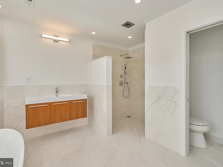 6615 Anthony Crest Sq — Photo 29