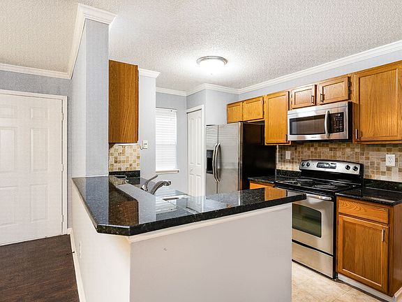 5th image of 214 Saint Andrews Ct