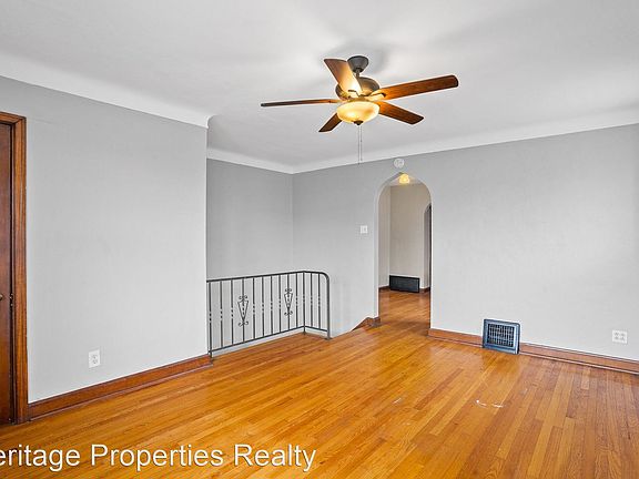 3rd image of 3910 Chippewa St #2