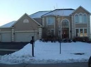 106 Glenbrook Cir, Gilberts, IL 60136