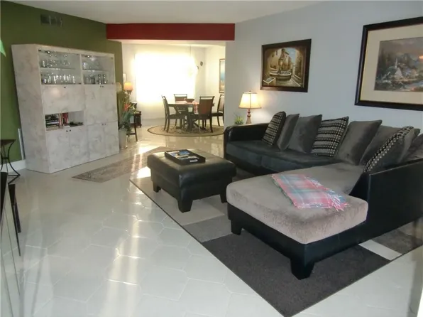 4401 NW 41 Street #404, Lauderdale Lakes, FL 33319