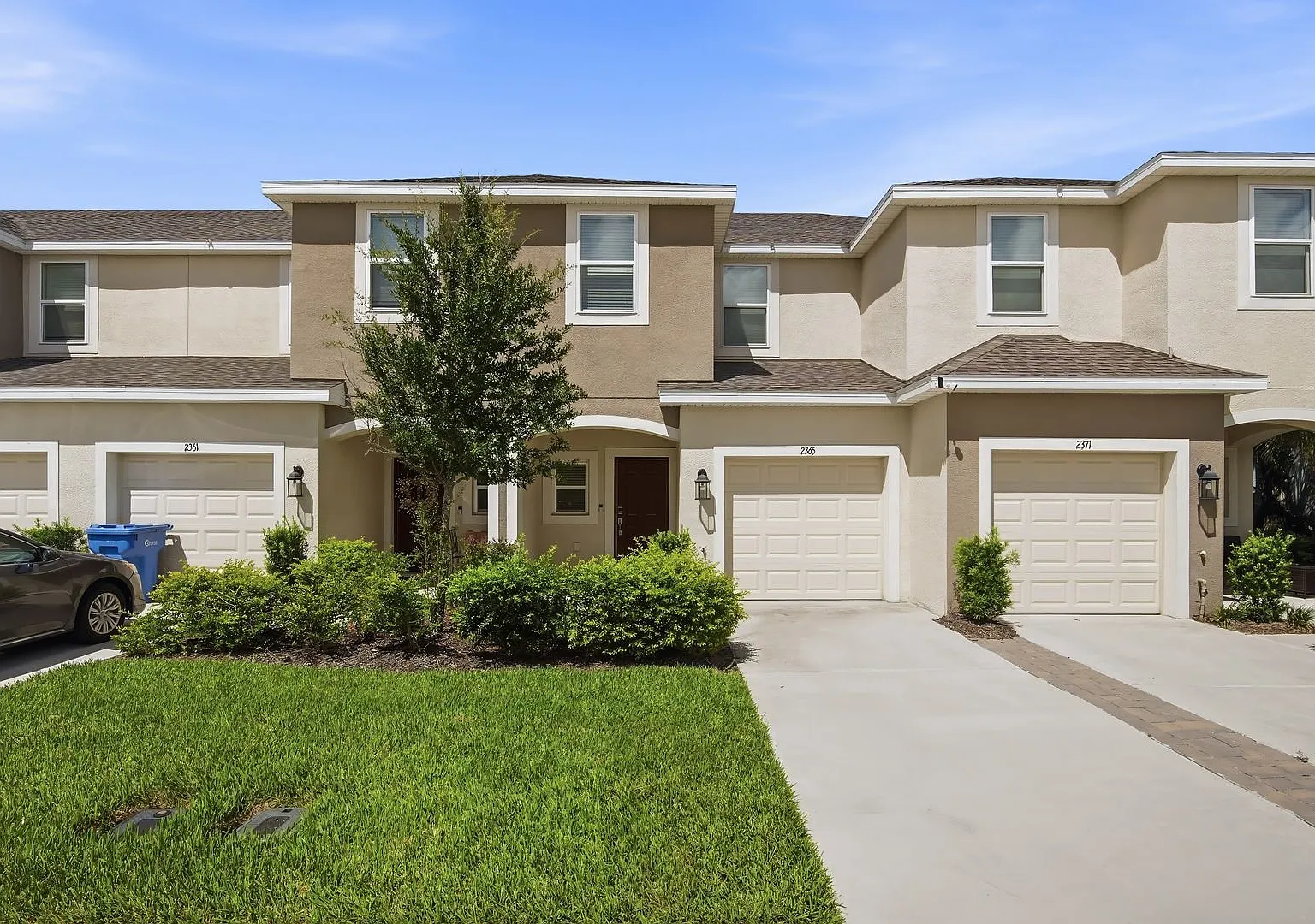 Well-laid-out, newer 3 Bed /2.5 Bath Townhome at River Landing — Photo 1