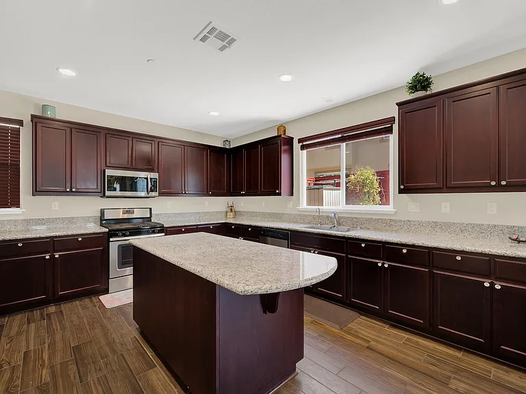 4725 Friesian Dr — Photo 3