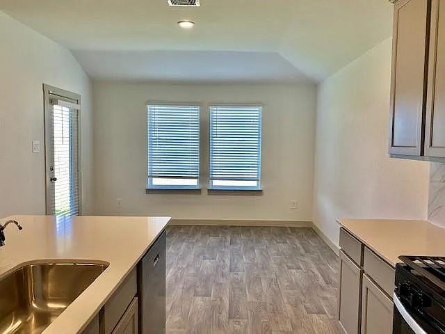 7023 Sunbreeze Ln — Photo 5