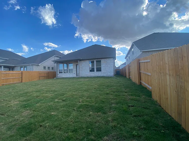 609 Silent Creek Cv — Photo 38