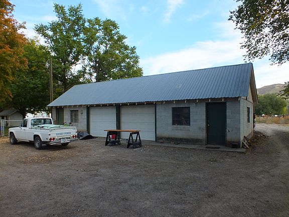 2 car garage with living quarters and work room