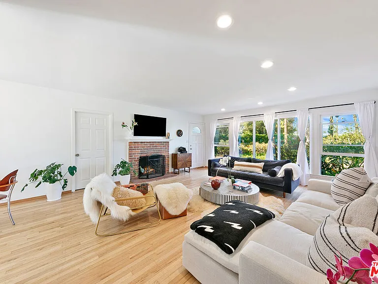 29242 Heathercliff Rd — Photo 2