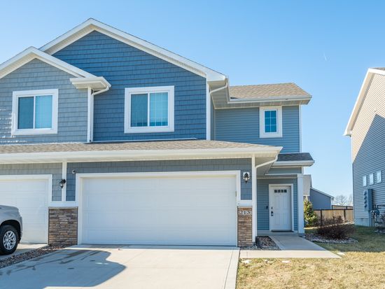 213 Pin Oak Ct, Norwalk, IA 50211